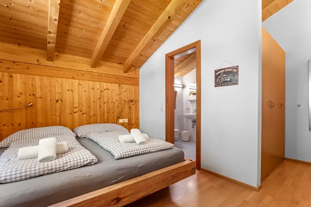 Schlafzimmer unter dem Dach